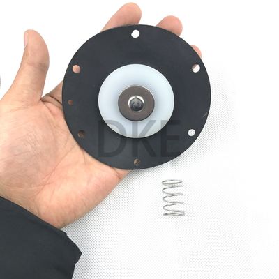 Pour les appareils de traitement des eaux usées, le débit de l'air doit être supérieur ou égal à: