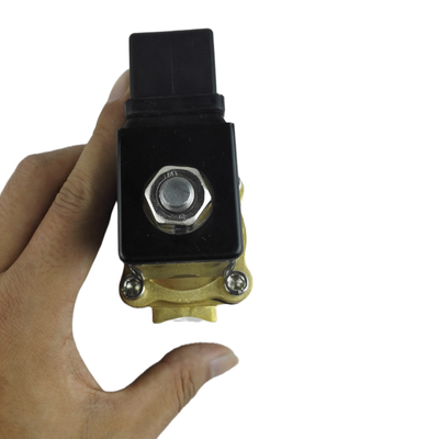 Vanne en matériau d'étanchéité NBR avec bobine carrée fonctionnant à une tension de 12 V CC, parfaite pour les équipements pneumatiques et les systèmes de contrôle de fluide automatisés