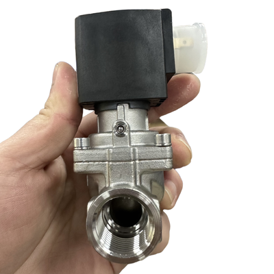 Ventilateur solénoïde à servo-diaphragme de type Burkert de type 6281 00323973 00323975 G1/2 fil féminin 2/2 NC avec survol manuel corps de soupape en acier inoxydable FKM Sceau 13.0 orifice de débit DC24V AC220V