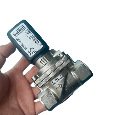 Ensemble de vanne solénoïde industrielle à large tolérance de température Burkert 00222016 00222017 00222018 Type 6281 Conception à commande servo Connexion G1 Port 2/2 NF Matériau acier inoxydable Joint EPDM